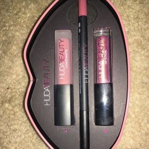Huda Beauty strobe lip set